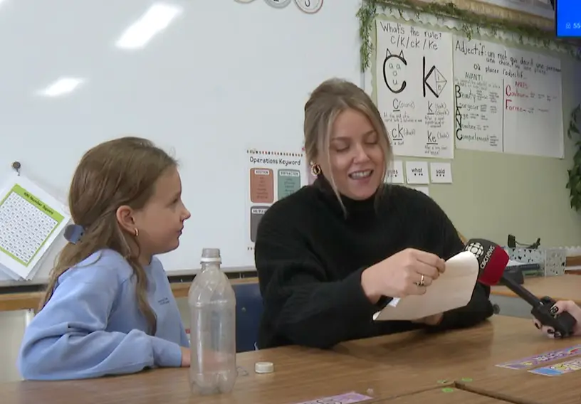 Makenzie Van Eyk read her 26-year-old letter out to her daughter who goes to her school(CBC)