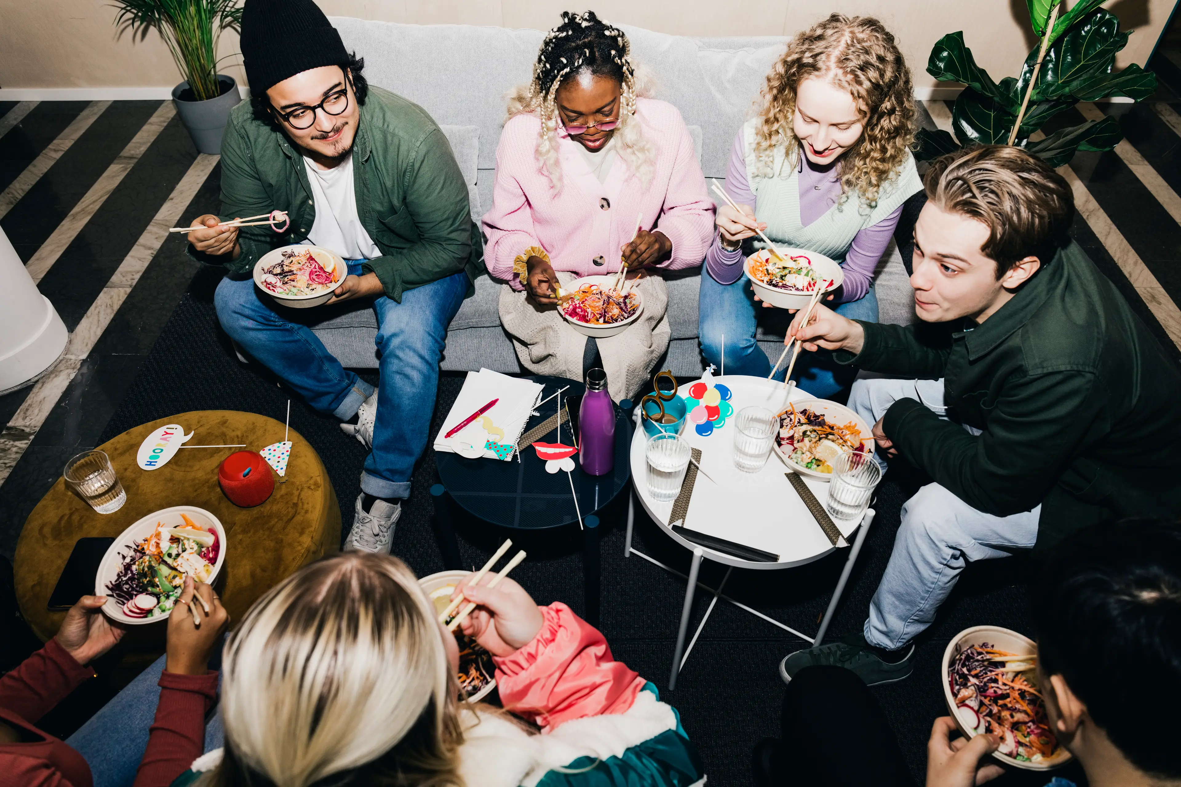 Eating with friends can turn into one of the fondest memories at university (Getty Stock Image)