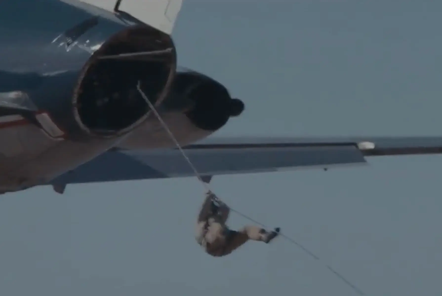 This scene would likely be ruined with too much CGI if it was made today(TriStar pictures)