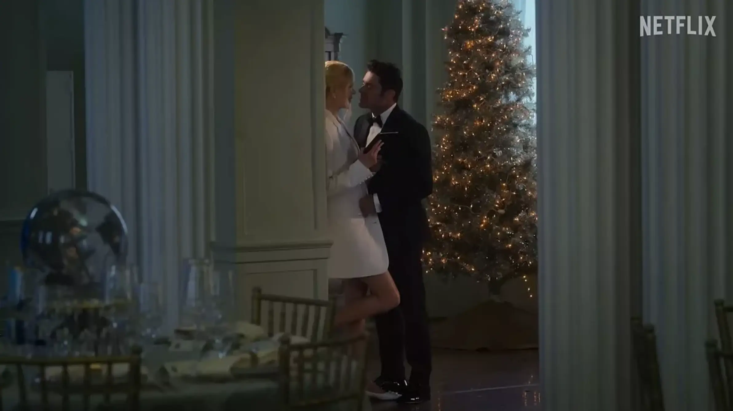 A Family Affair features Zac Efron and Nicole Kidman getting steamy. (Netflix)