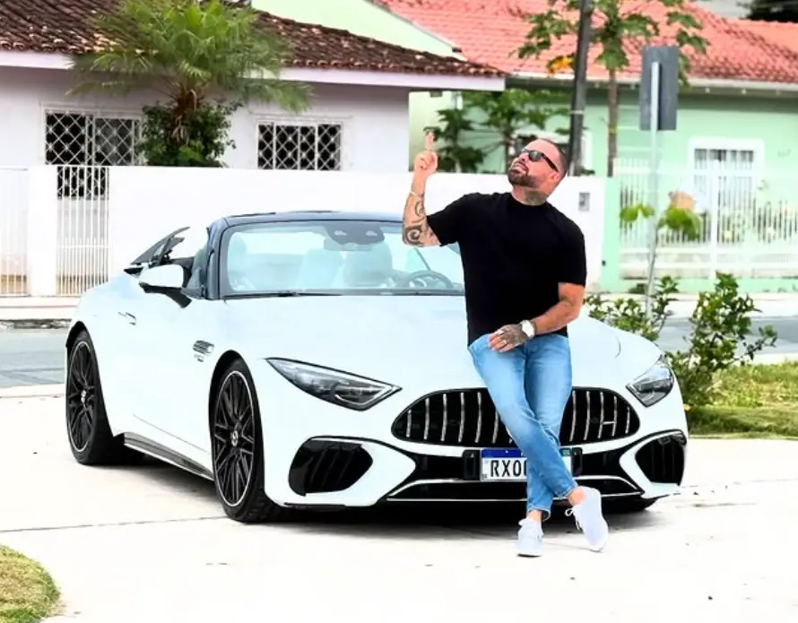 Ricardo Godoi was just 45 when he died from complications with his surgery (Instagram/@ricardo.godoi.official)