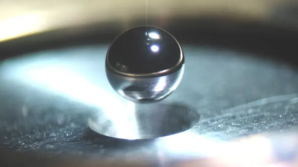The laser light shot towards the diamond capsule creating high temperatures and pressures which resulted in a fusion reaction.