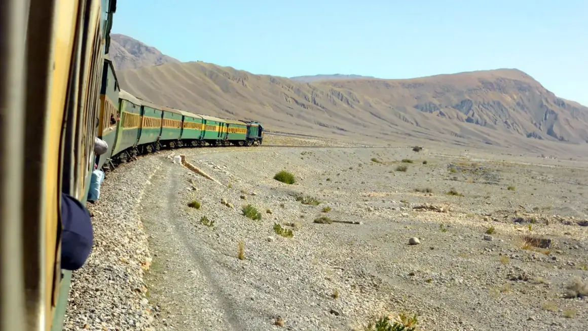 The Jaffer Express train traveling through southwestern Pakistan (Pakistan Railways)