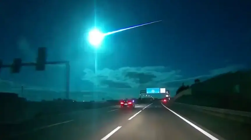 Early reports have claimed that the blue flash could be seen darting through the night sky for hundreds of miles. (BNONews/X)