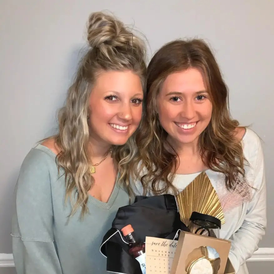 Brooklyn Shuler (left) and Railey Greeson (right) have been friends for years. (zola.com) 