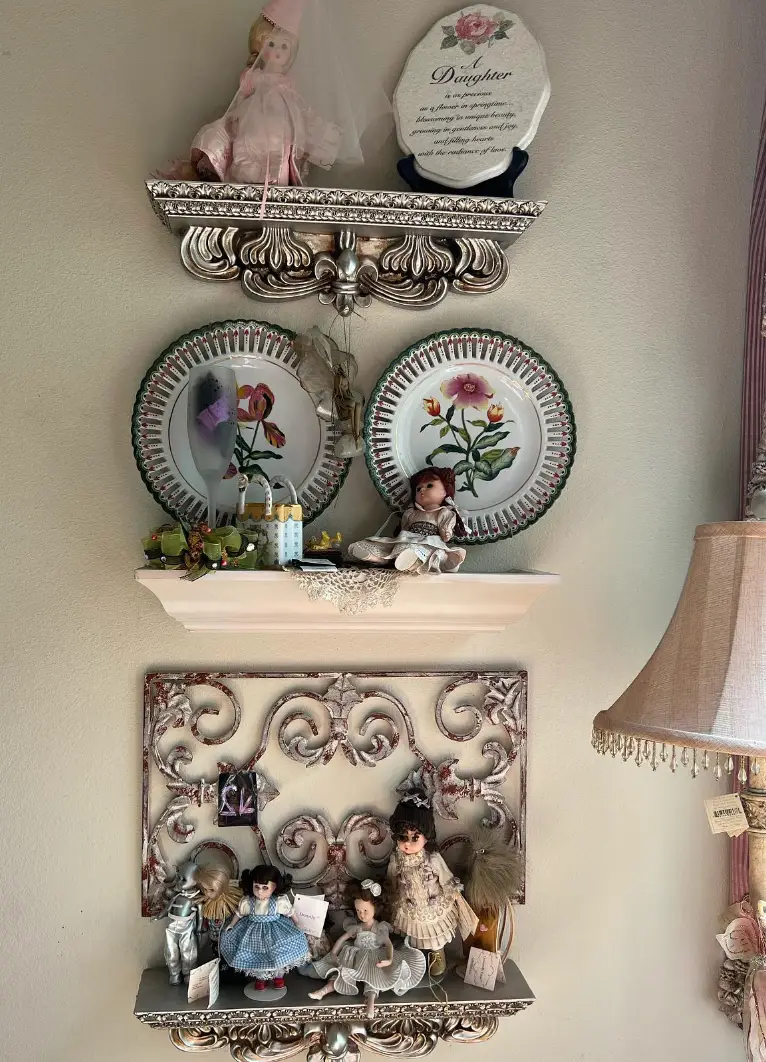 Lynne took to Instagram to post pictures of the alleged possessions, offering to send them to Britney.