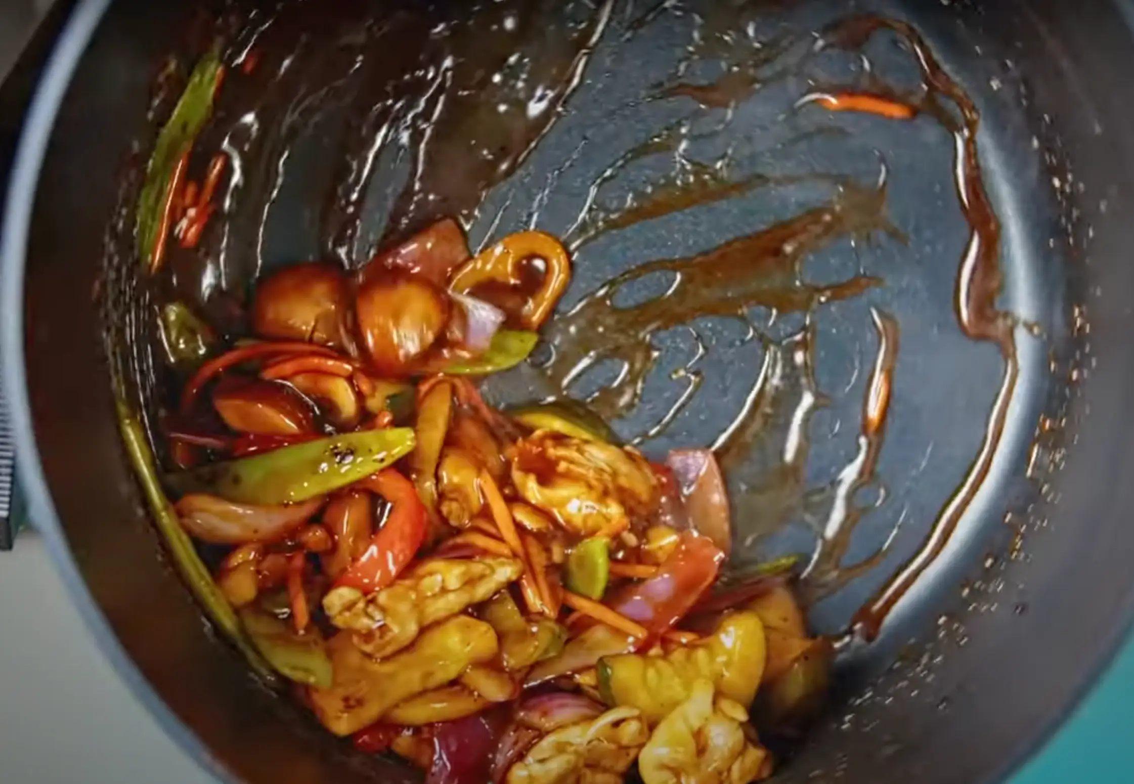 The video shows a machine cooking a multitude of meals at the same time from start to finish.