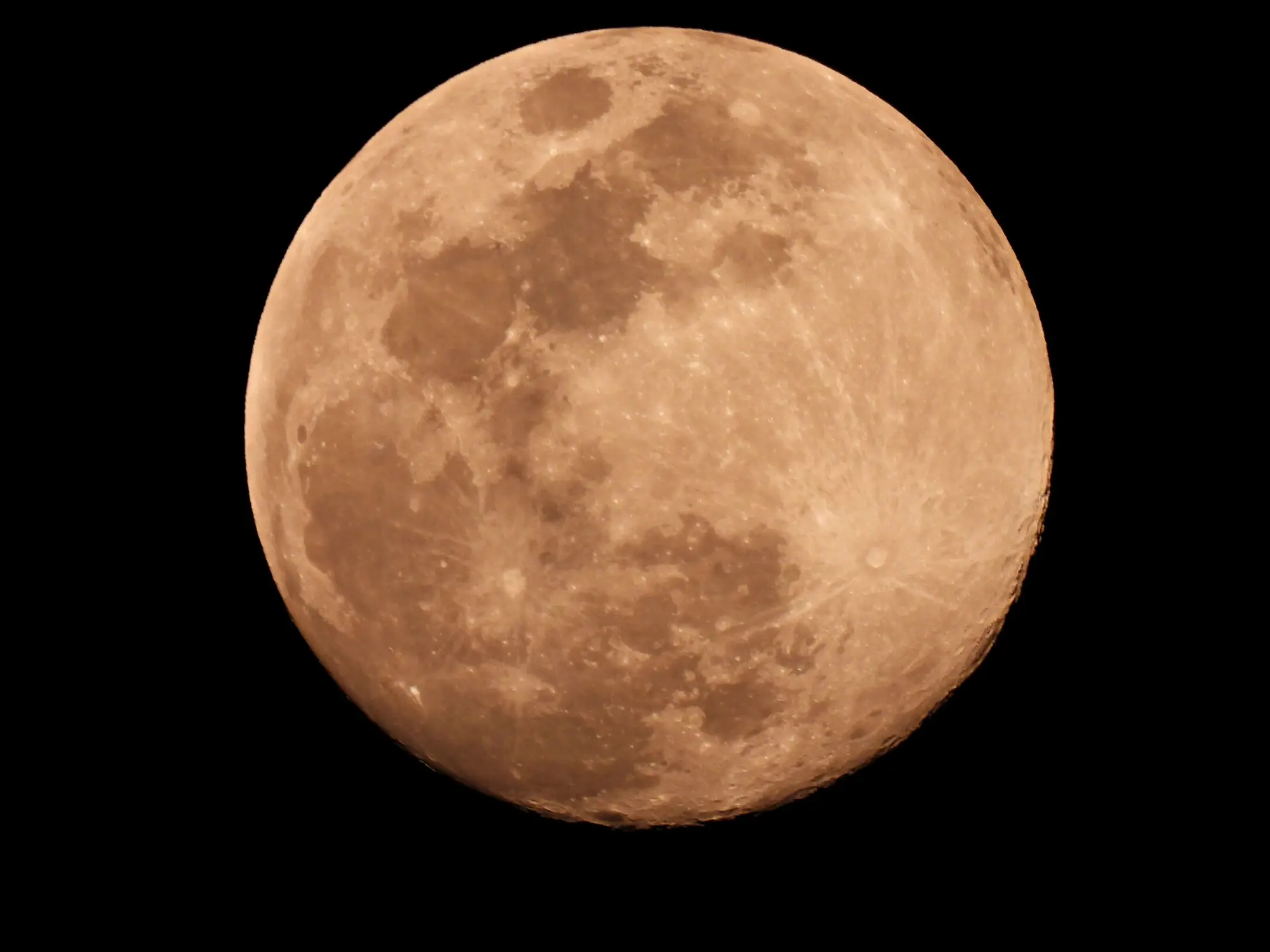 January's supermooon will outshine the first meteor shower of the year (Sandi Smolker/Getty Images)