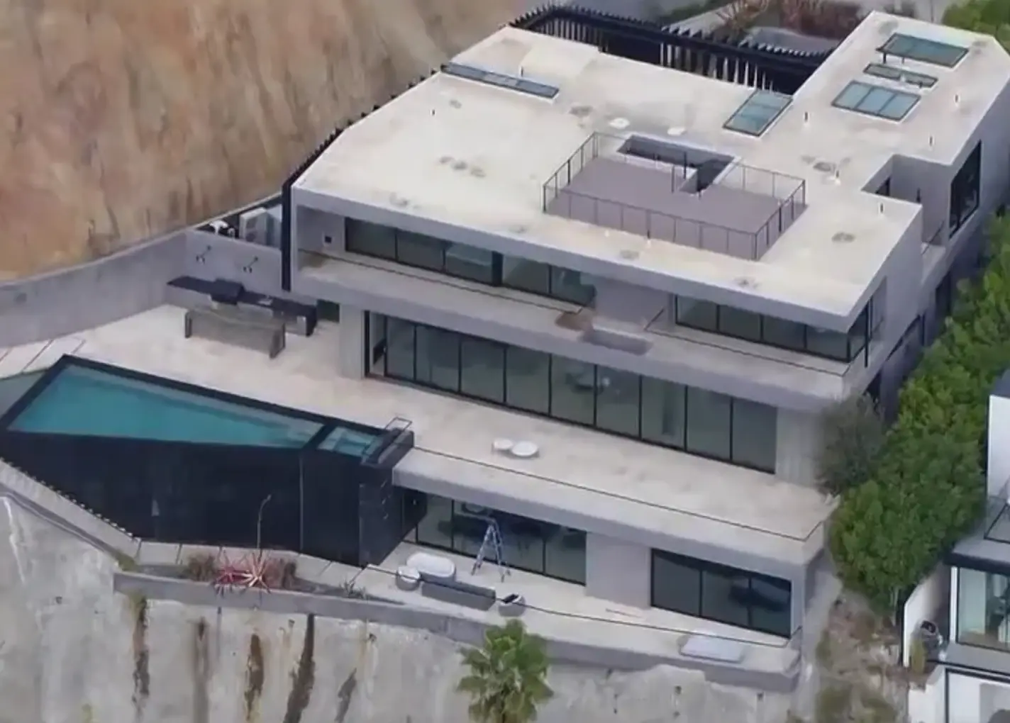 Life would be so much better with an infinity pool.