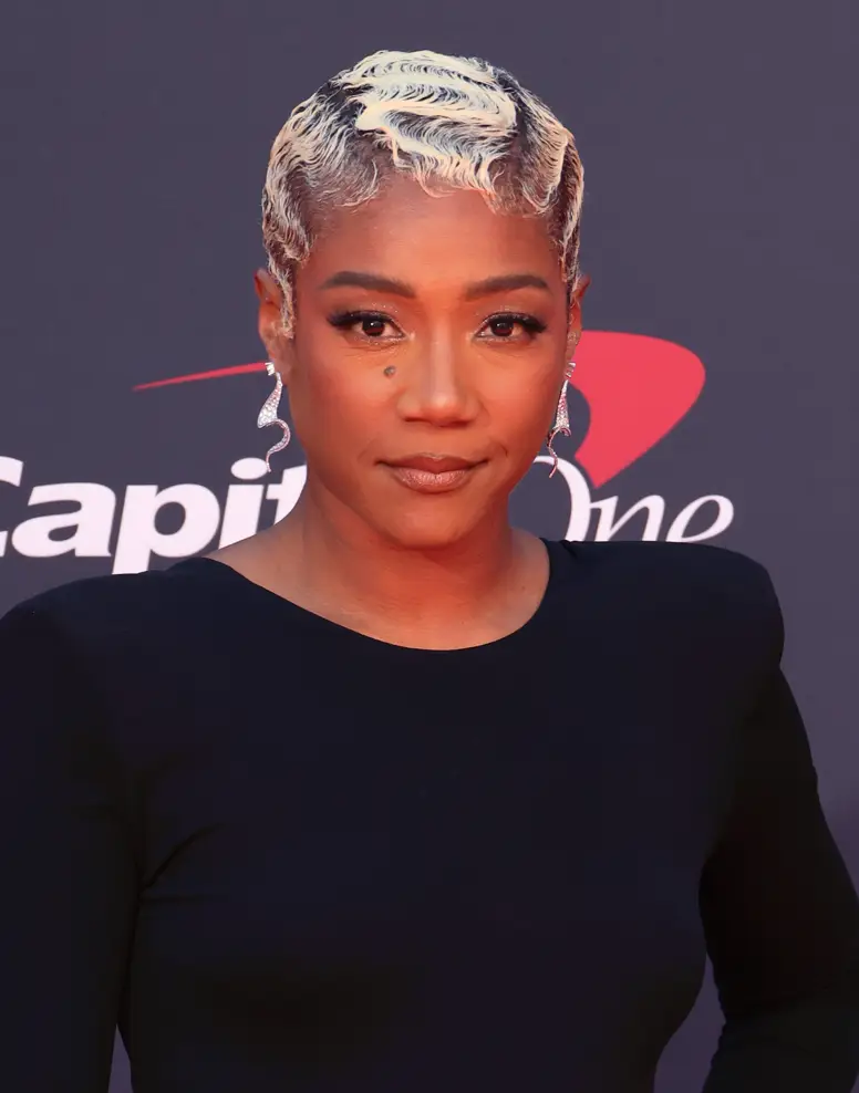 The actor says she wasn't paid a 'dime'.