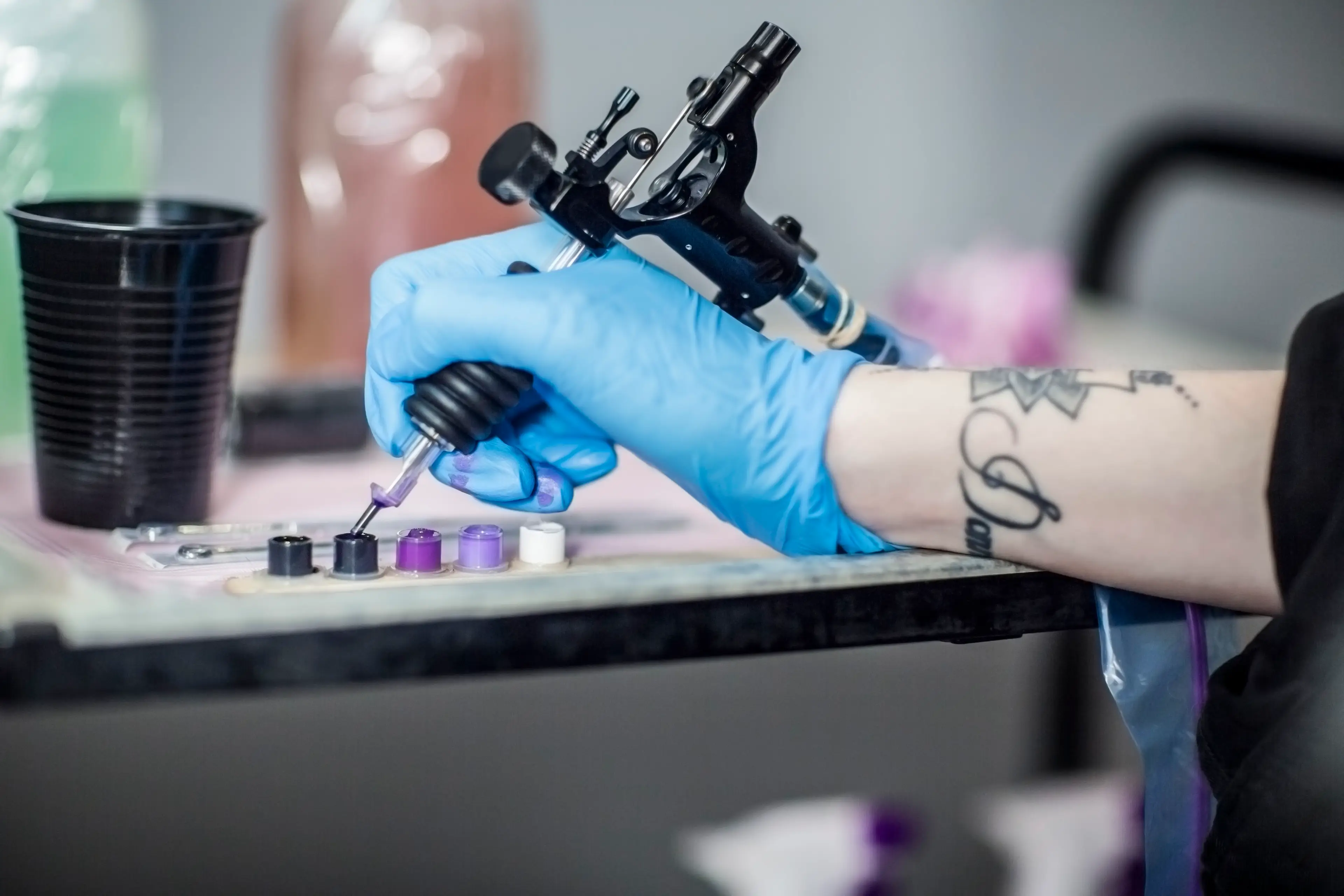 McDaniel claimed that she was tattooing herself when she accidentally tattooed her one-year-old (Getty Stock)