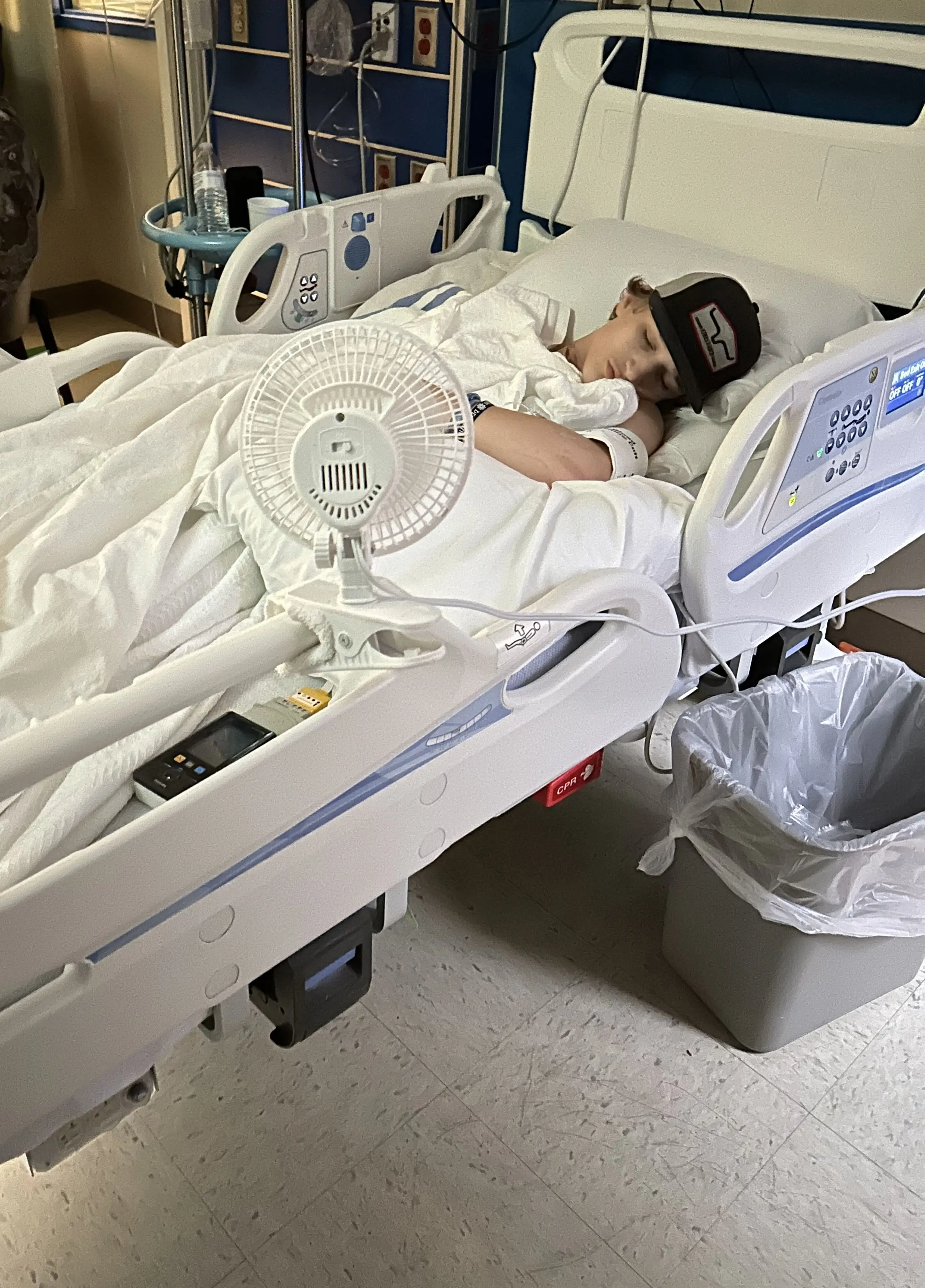 Der Teenager wurde auf die Intensivstation eingeliefert (Kennedy).