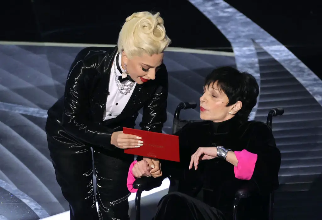 Lady Gaga with a frail-looking Liza Minnelli at the 2022 Academy Awards. (Neilson Barnard/Getty Images)