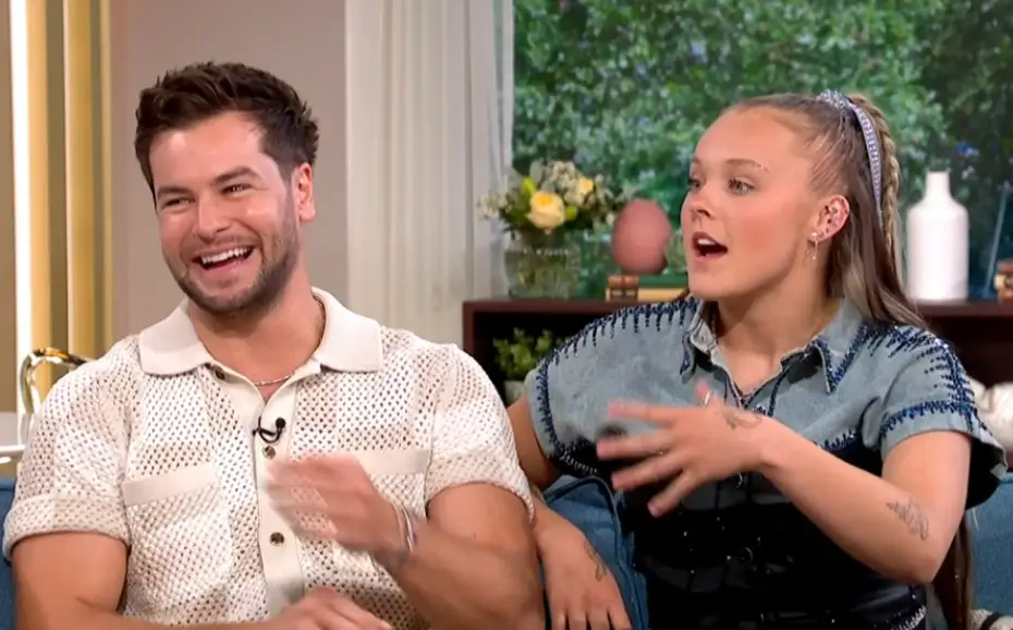 JoJo Siwa appeared on This Morning with Chris Hughes (ITV)