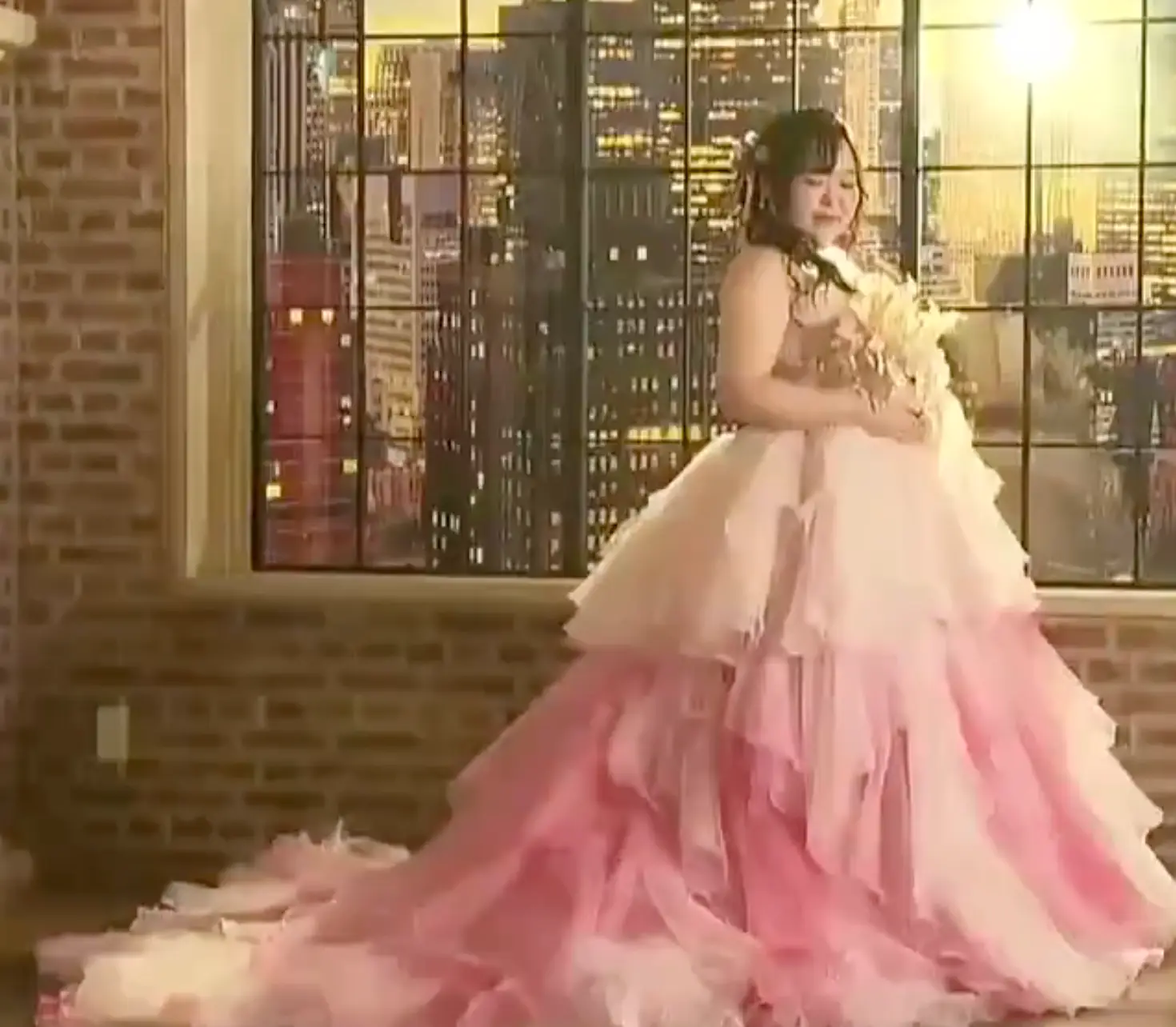 Kano took pictures for her new 'husband' to be added in afterwards (RSK Sanyo Broadcasting)