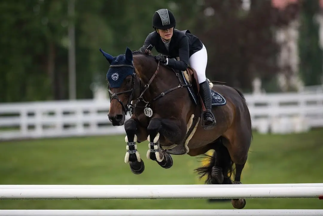 Jennifer Gates is a competitive horse rider.