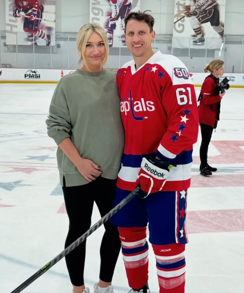 Brooke is married to hockey player Steve Oleksy (mizzhogan/Instagram)