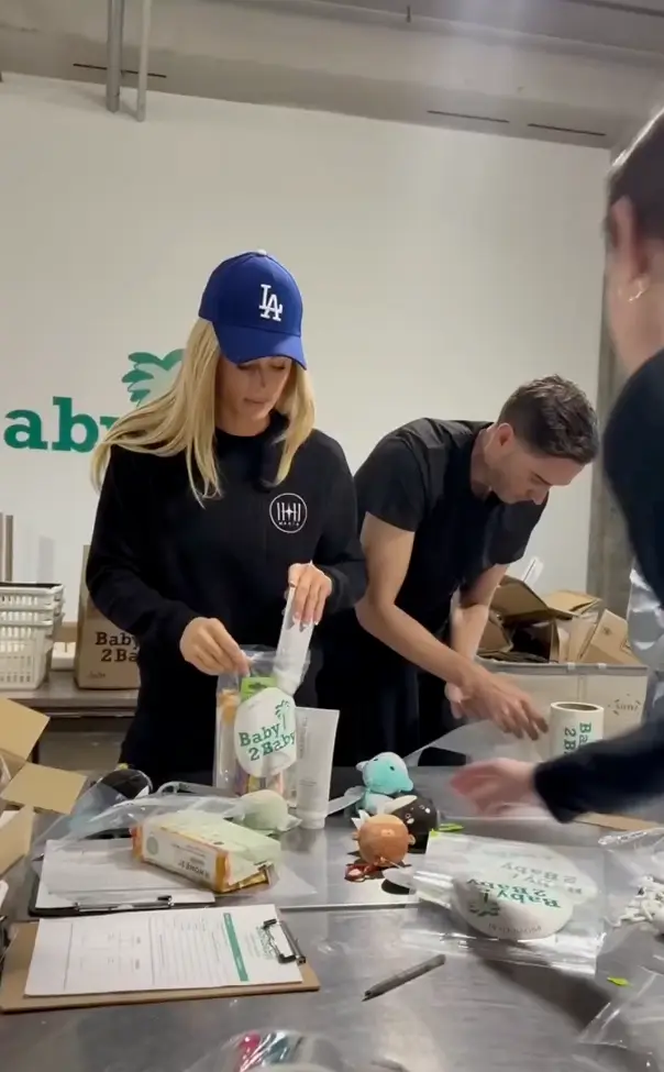 Paris Hilton has been pitching in herself to provide relief (@ParisHilton/Twitter)