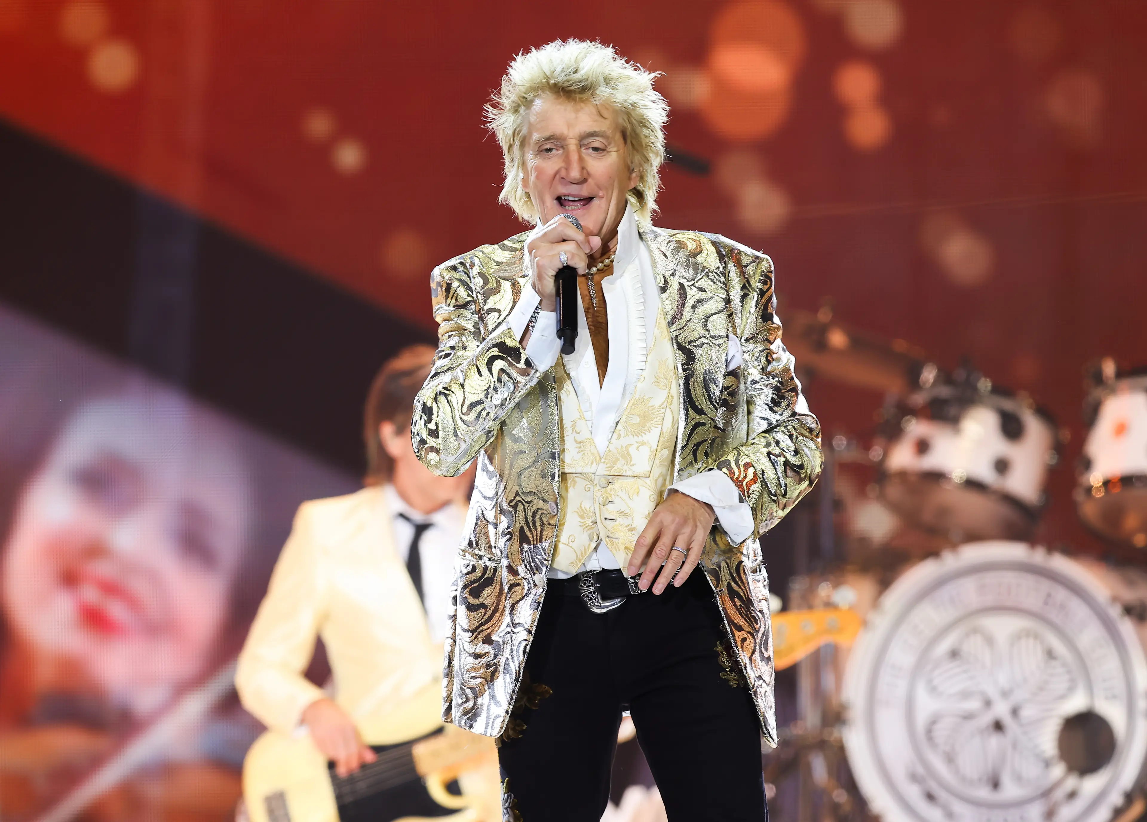 Rod Stewart may be 79 but he has no plans of retiring anytime soon ( Iwi Onodera/Redferns) 