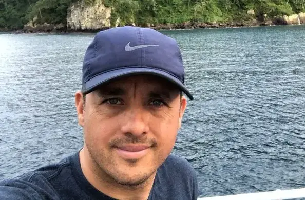 The marine biologist was lucky to get away from the encounter with his life (Mauricio Hoyos)