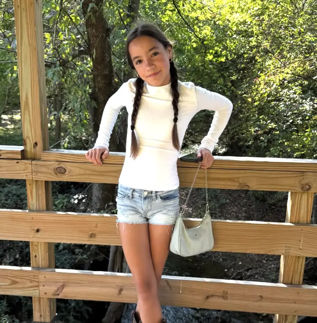 13-year-old Fiona Lowe passed away this week (@ichadlowe/Instagram)