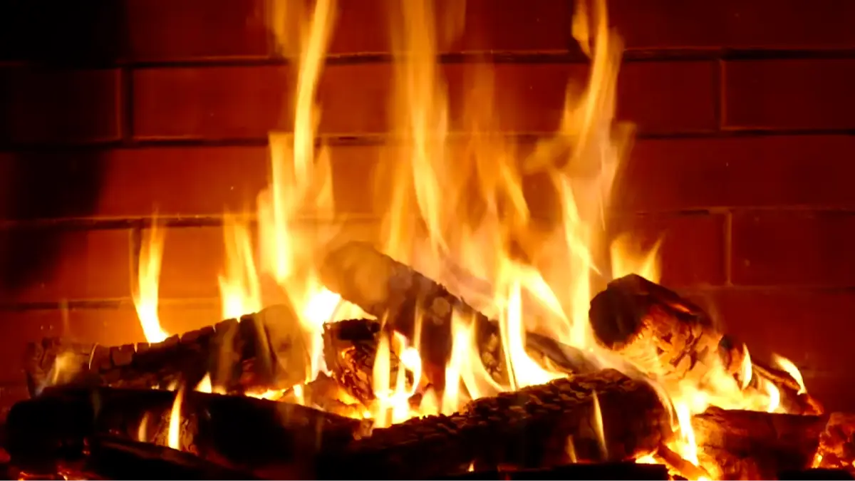 YouTube/Fireplace10hours