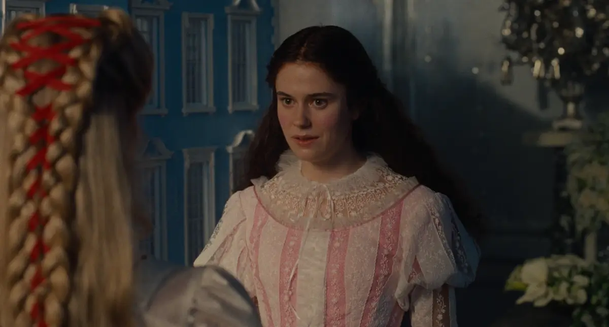 Alison Oliver plays Isabella in the new adaptation (Warner Bros.)