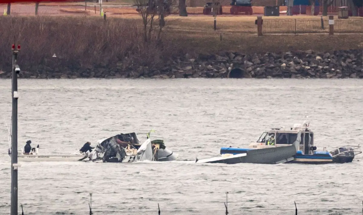 Experts are still working on salvaging the aircraft wreckage (Al Drago/Getty Images)