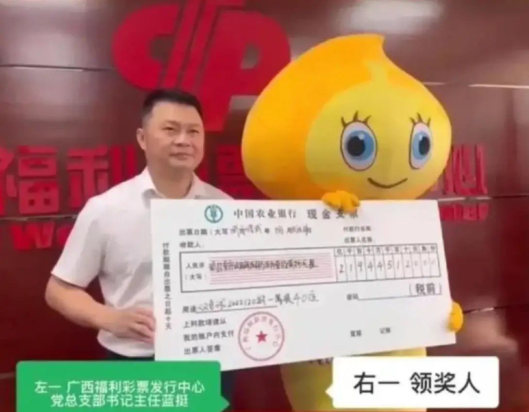 Li literally collected the prize in disguise.