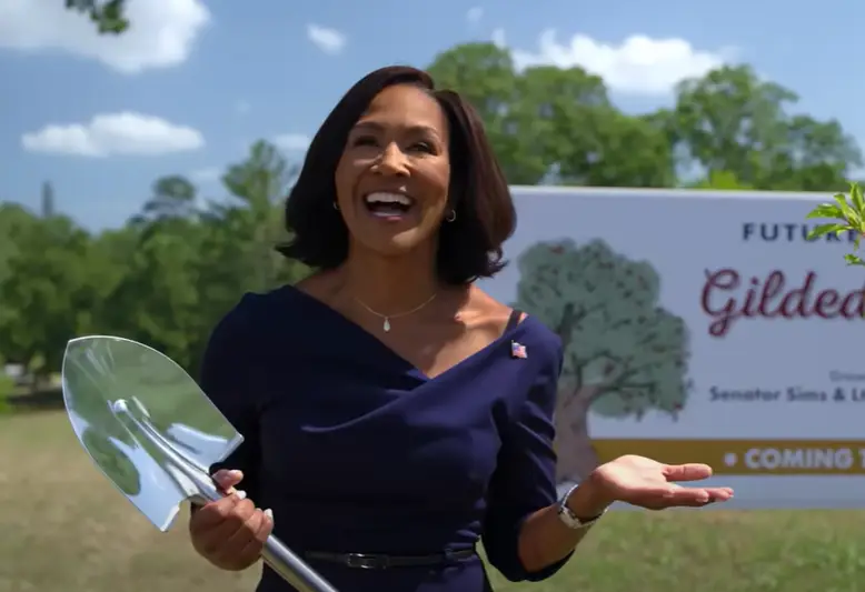 The comedy TV series has people in a 'chokehold' (Netflix)