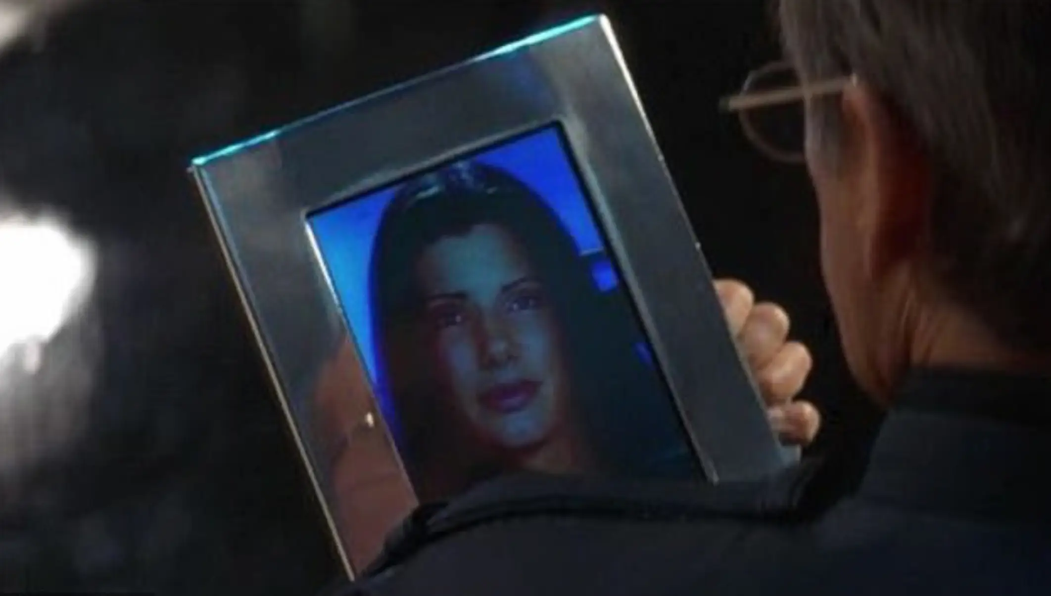 The film seemingly shows an iPad almost twenty years before it was released.