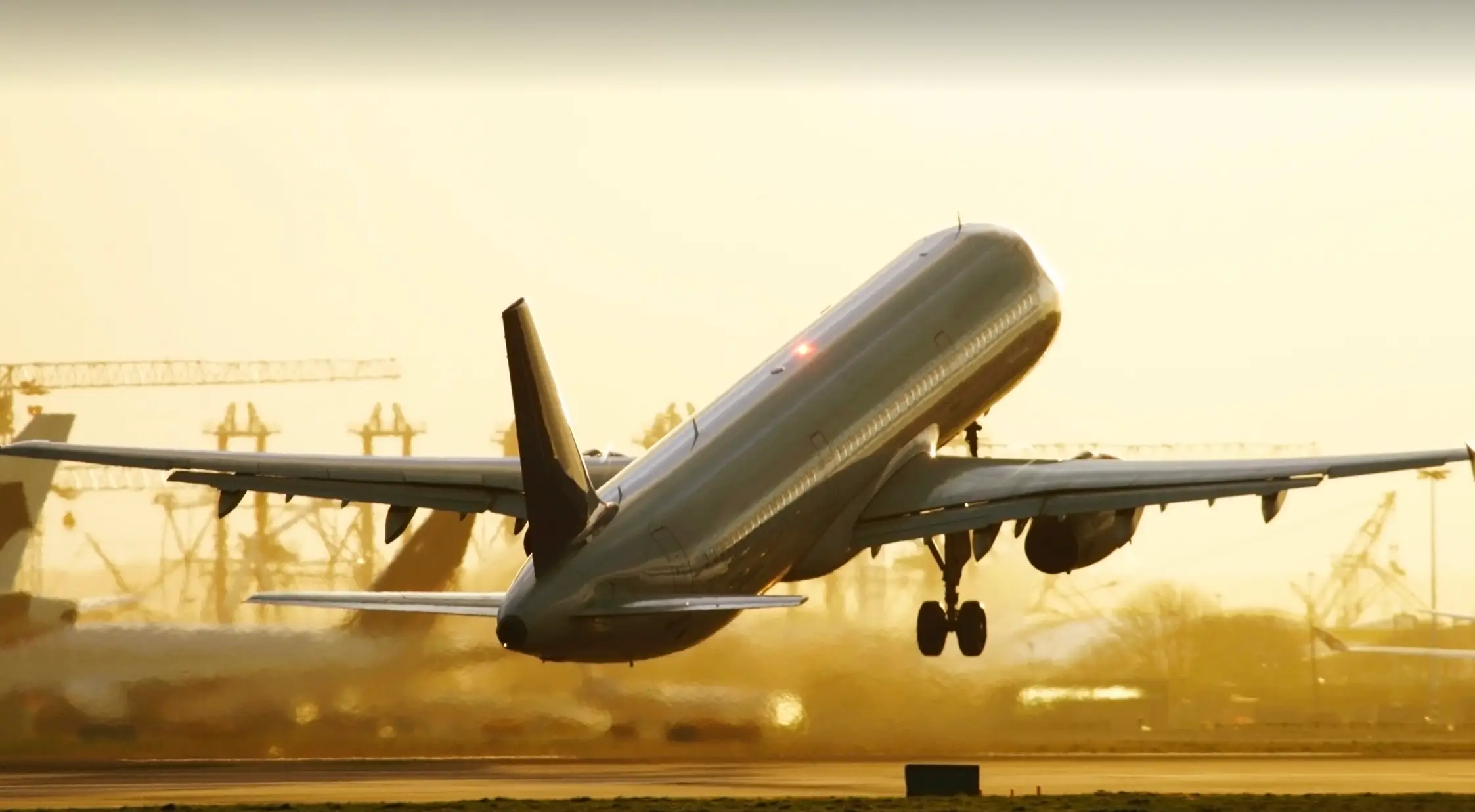 Many passengers don't realise how fast they're travelling when on a plane. (Greg Bajor/Getty Stock)