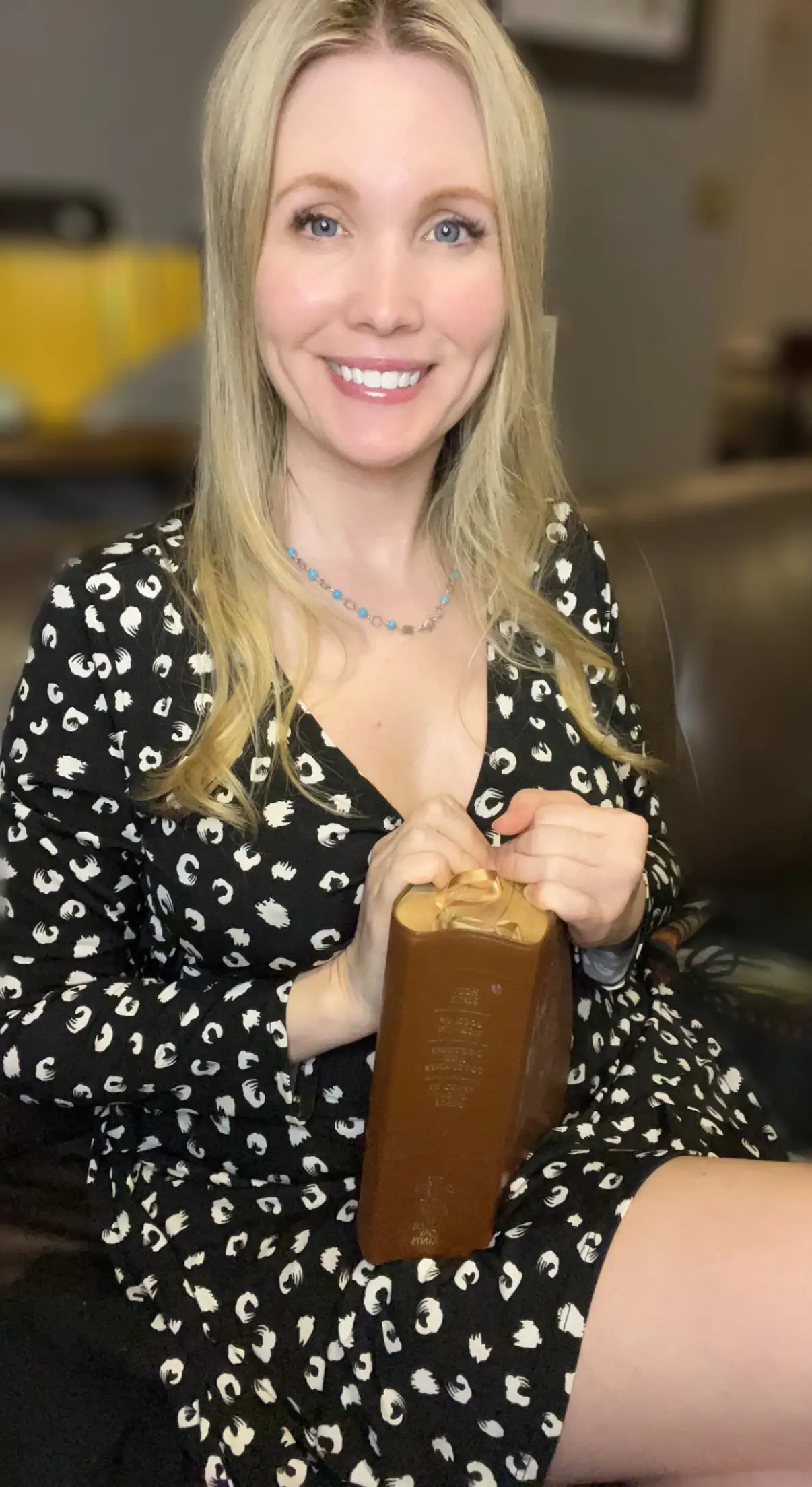 A mormon mum who earns a whopping $37,000 (£32,000) a month on OnlyFans has been given a mega ultimatum - to 'choose nudes or church'.