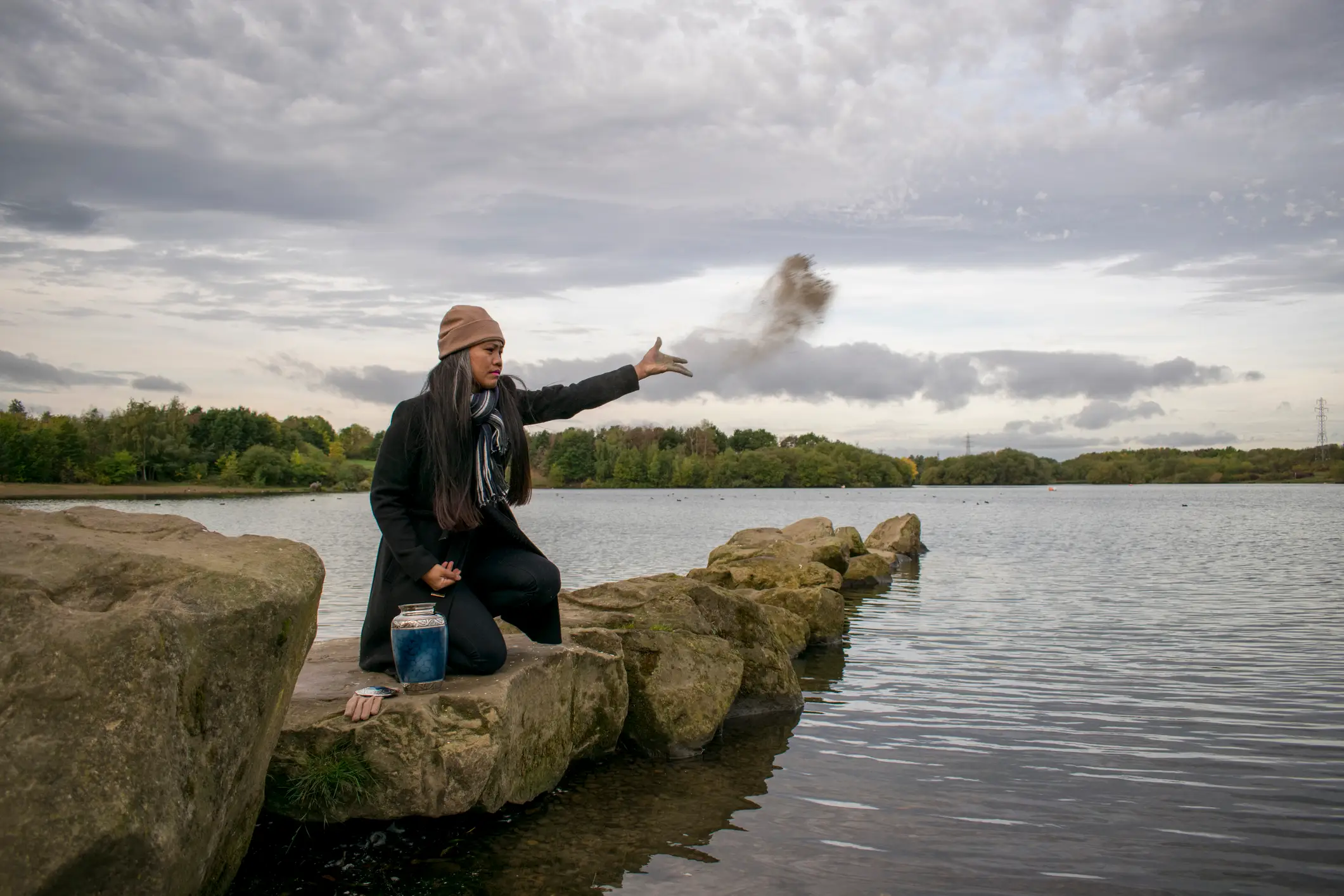 A woman scatters her loved one's ashes (Getty stock image)