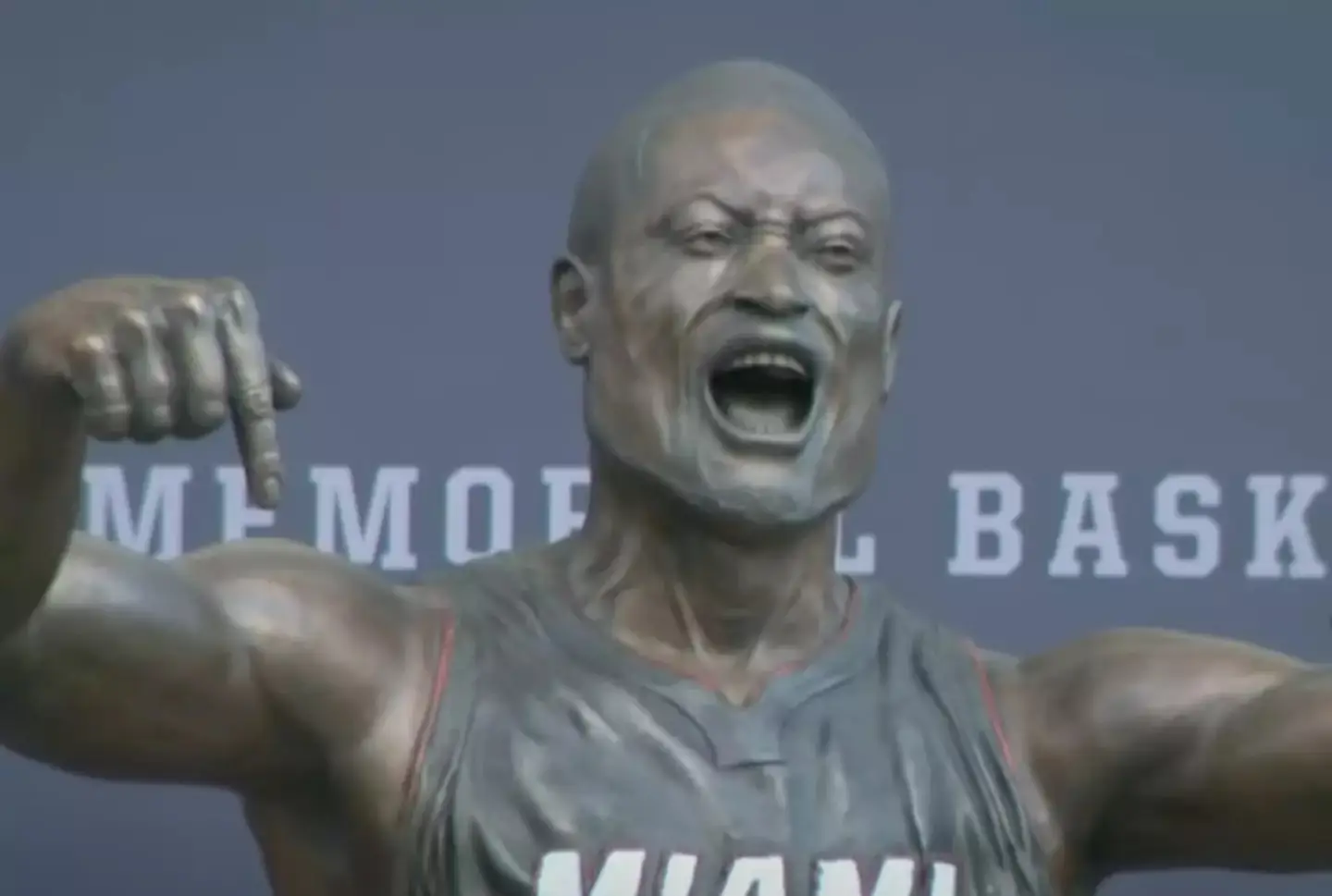 The statue of the NBA legend (CBS Miami)