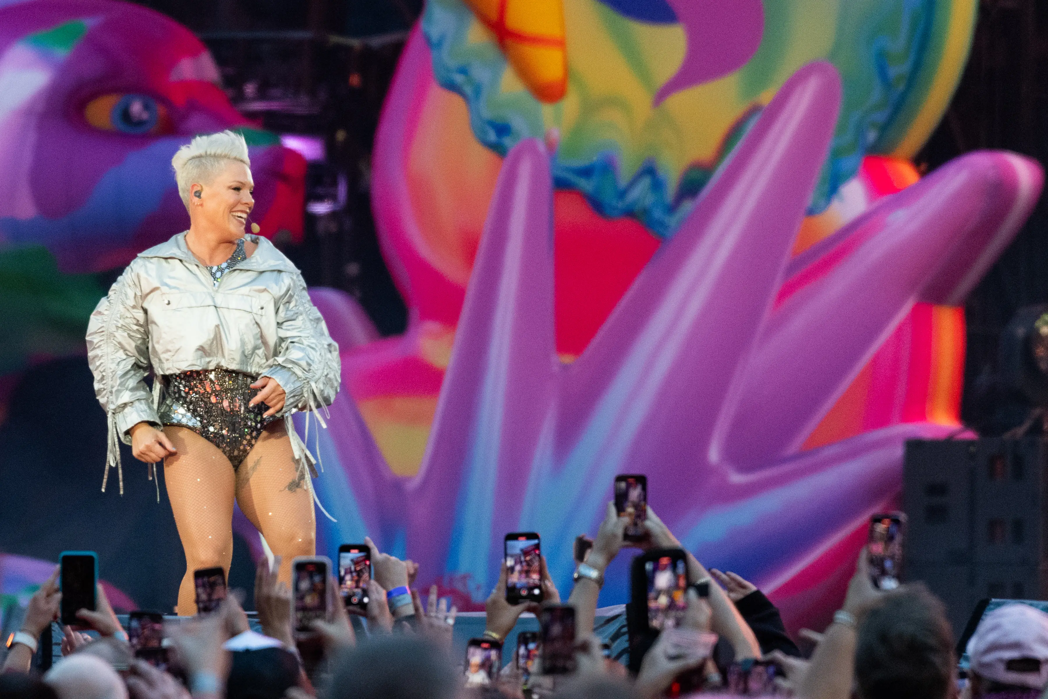 The star had previously persevered through a bout of food poisoning in Cardiff. (Roberto Ricciuti/Redferns)