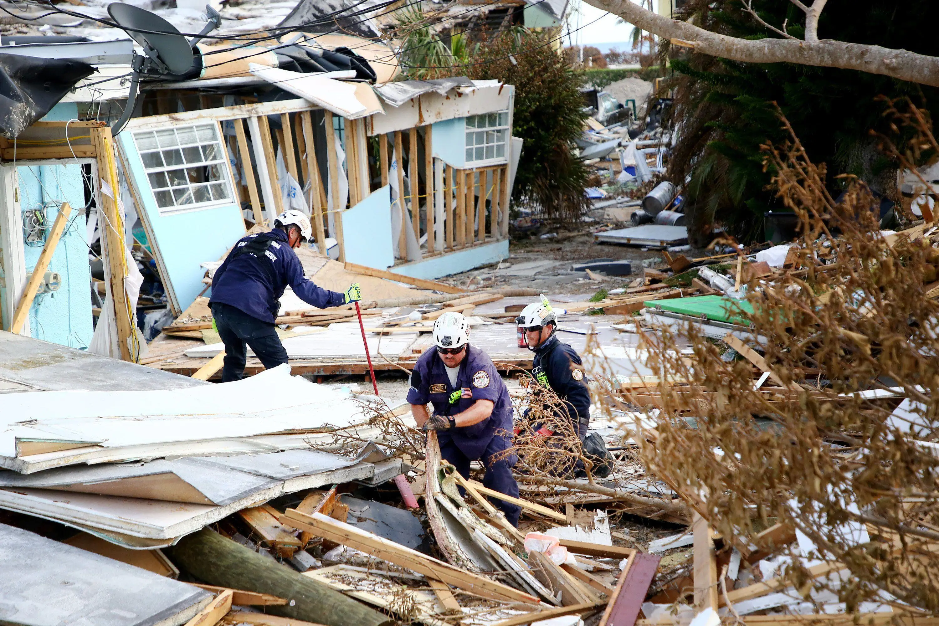 A number of people have been caught looting properties in the aftermath of Hurricane Ian's devastation.