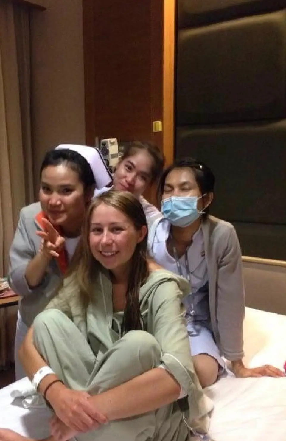 Chelsea and the nurses who treated her (Supplied)