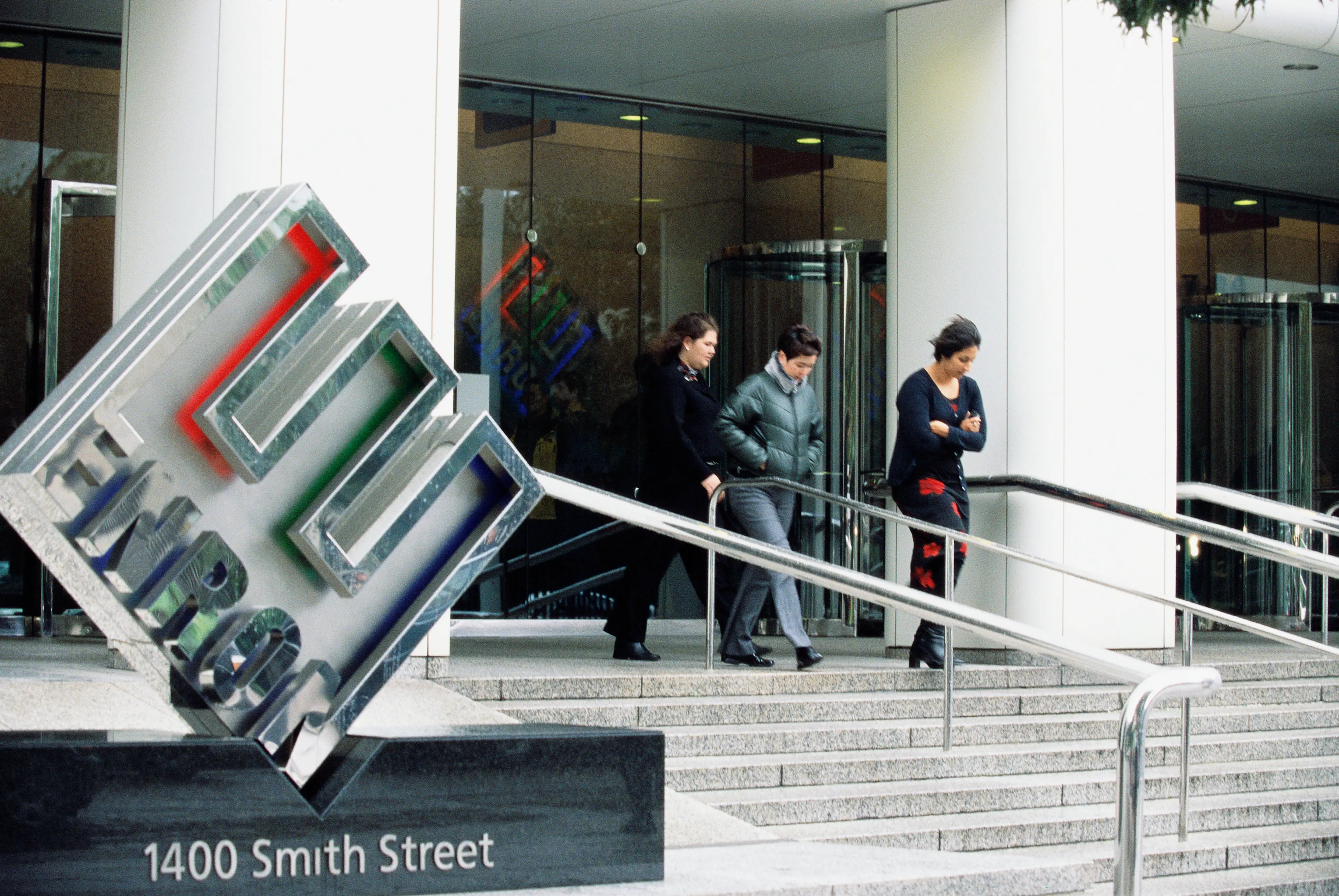 Employees seen leaving Enron's HQ in 2001 (Greg Smith/CORBIS/Corbis via Getty Images)