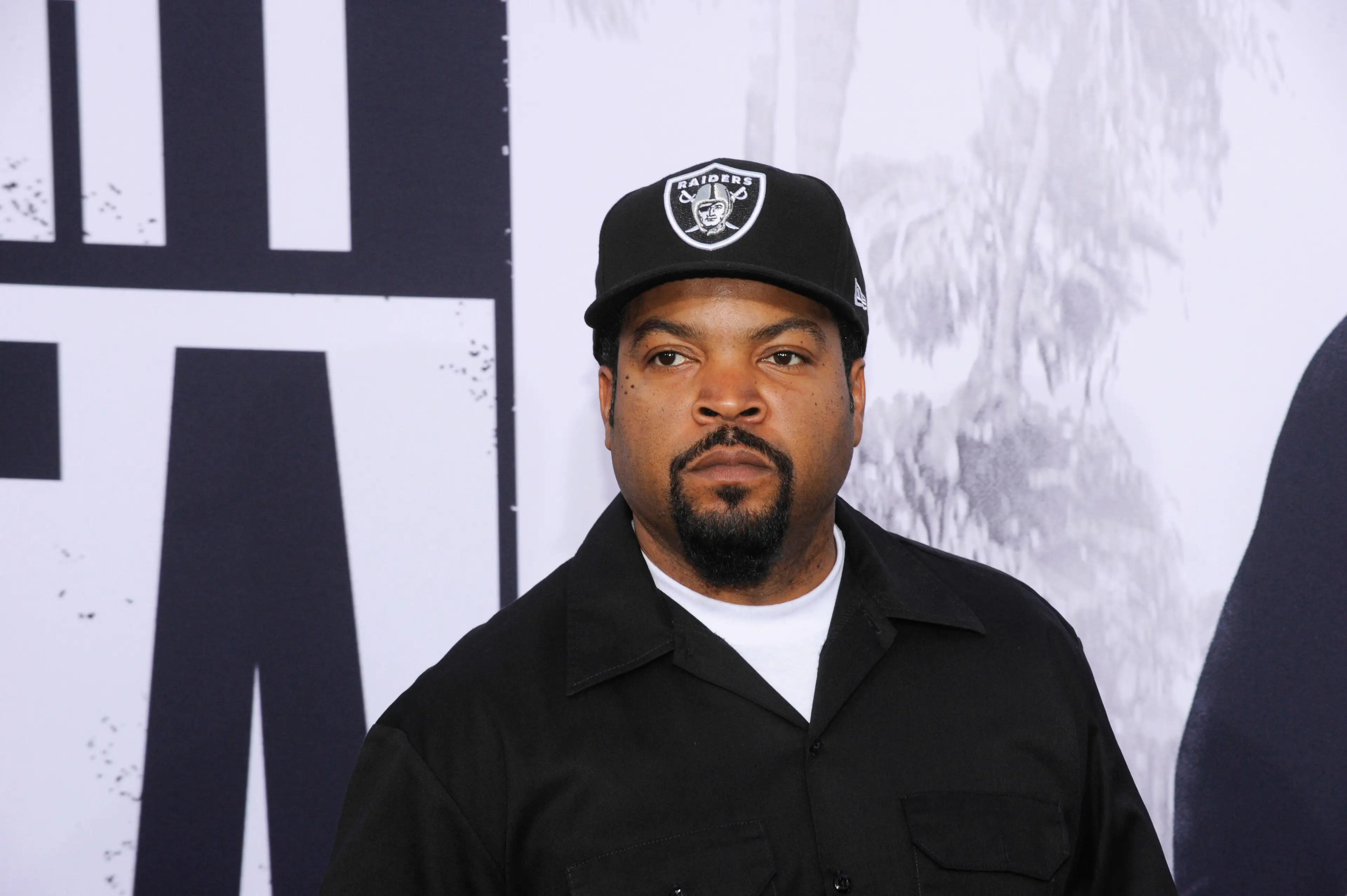Ice Cube is anti-vax and proud of it. Live in 2015.