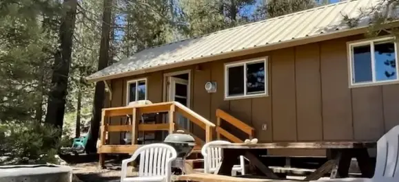 The cabin where she took shelter (Inside Edition/YouTube)