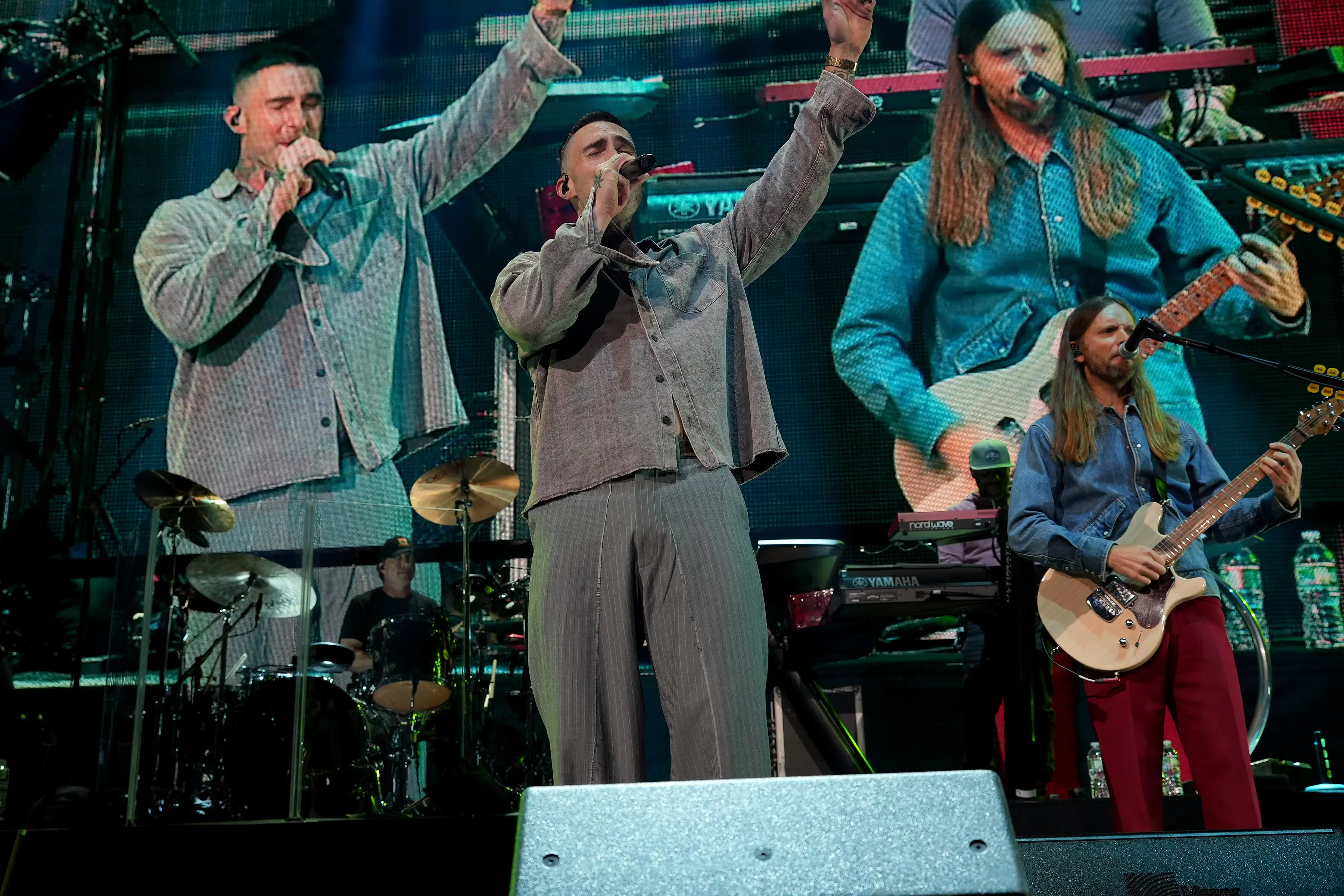 They were also treated to a performance from Maroon 5.