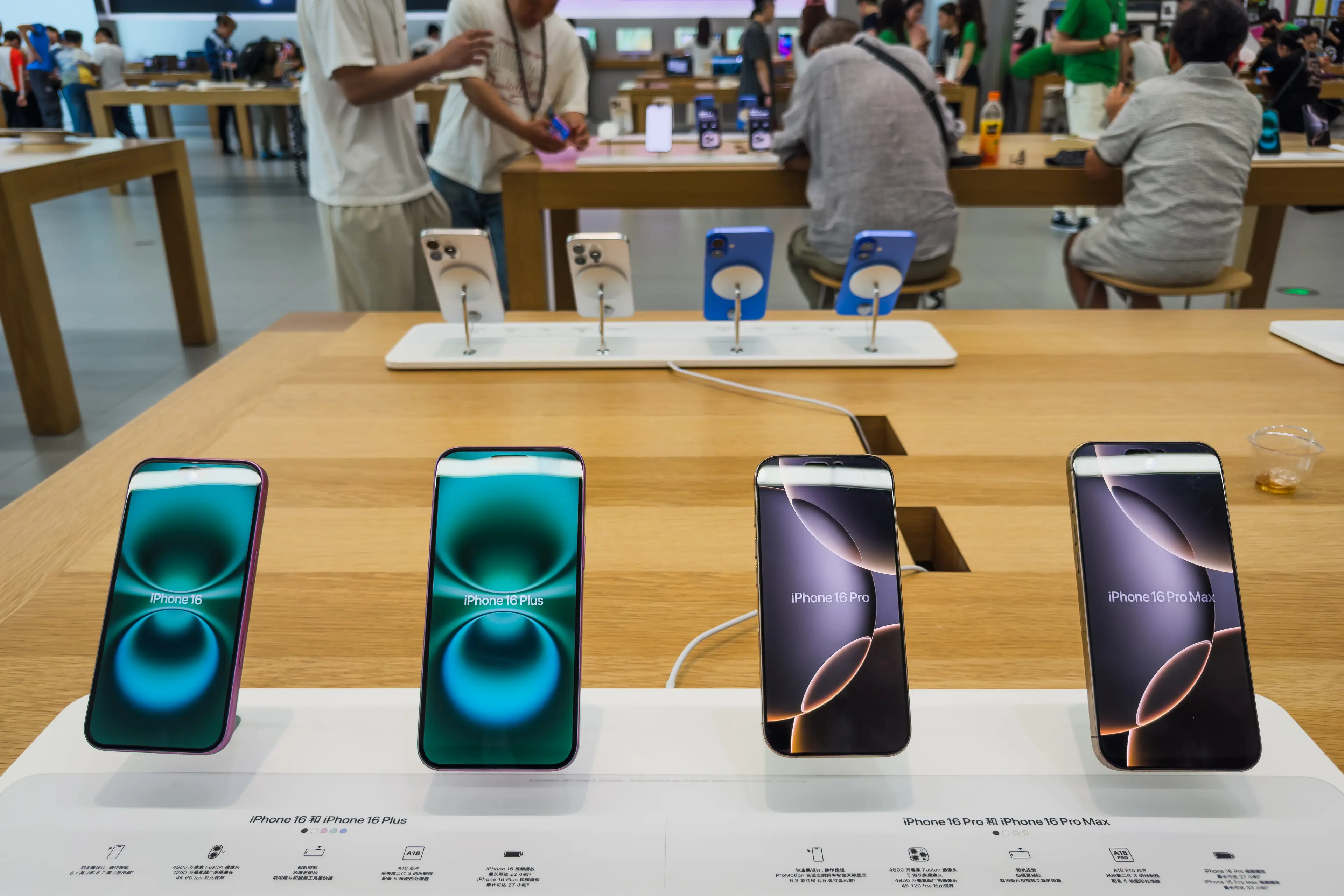 Apple expects to see a massive increase in costs for the end of the 2nd quarter (Cheng Xin/Getty Images)