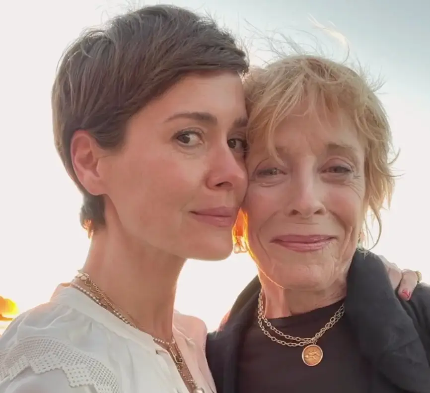Sarah Paulson and Holland Taylor went public their relationship in 2015. (Instagram/@mssarahcatharinepaulson)