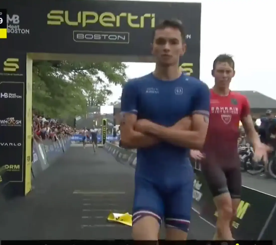 It was evident Hayden Wilde didn't appreciate Alex Yee's celebration. (@supertri_/Twitter)