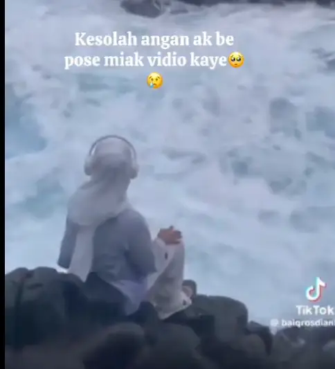 Footage shows Merlin admiring the ocean before she died (@baiqrosdiani/TikTok)