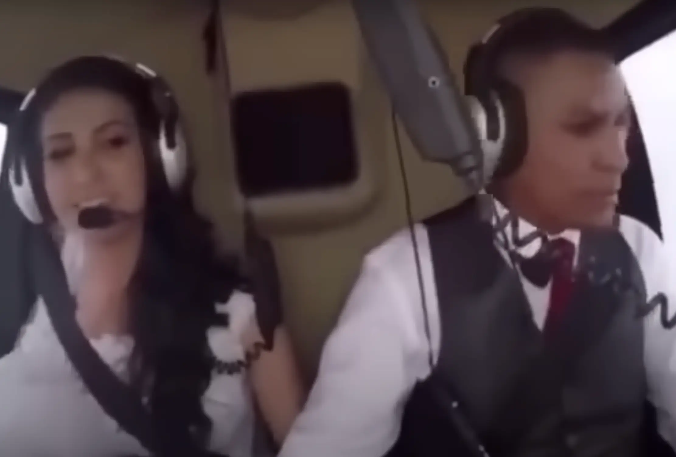 The bride smiled with her brother moments before disaster(Globo/G1)