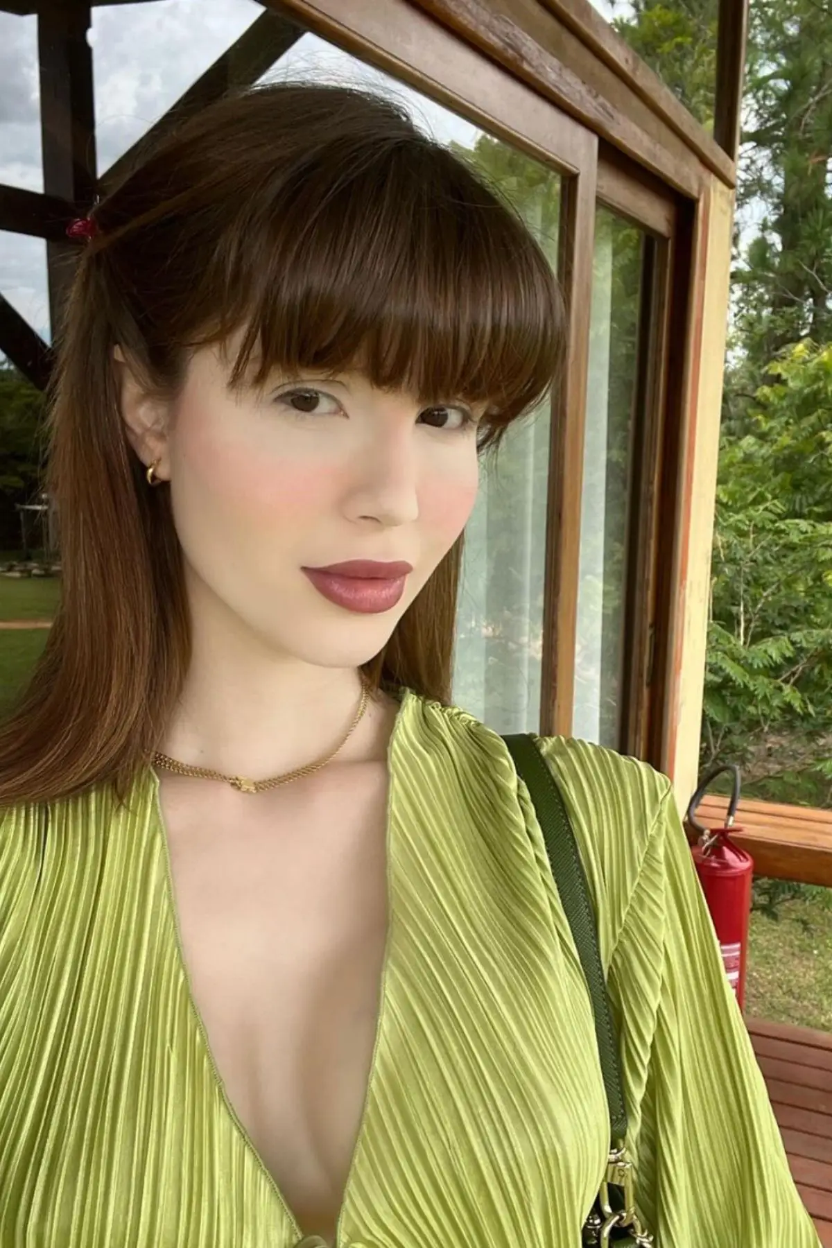 An influencer has spoken out about who should pay for a first date. (eusabrinalow/Instagram)