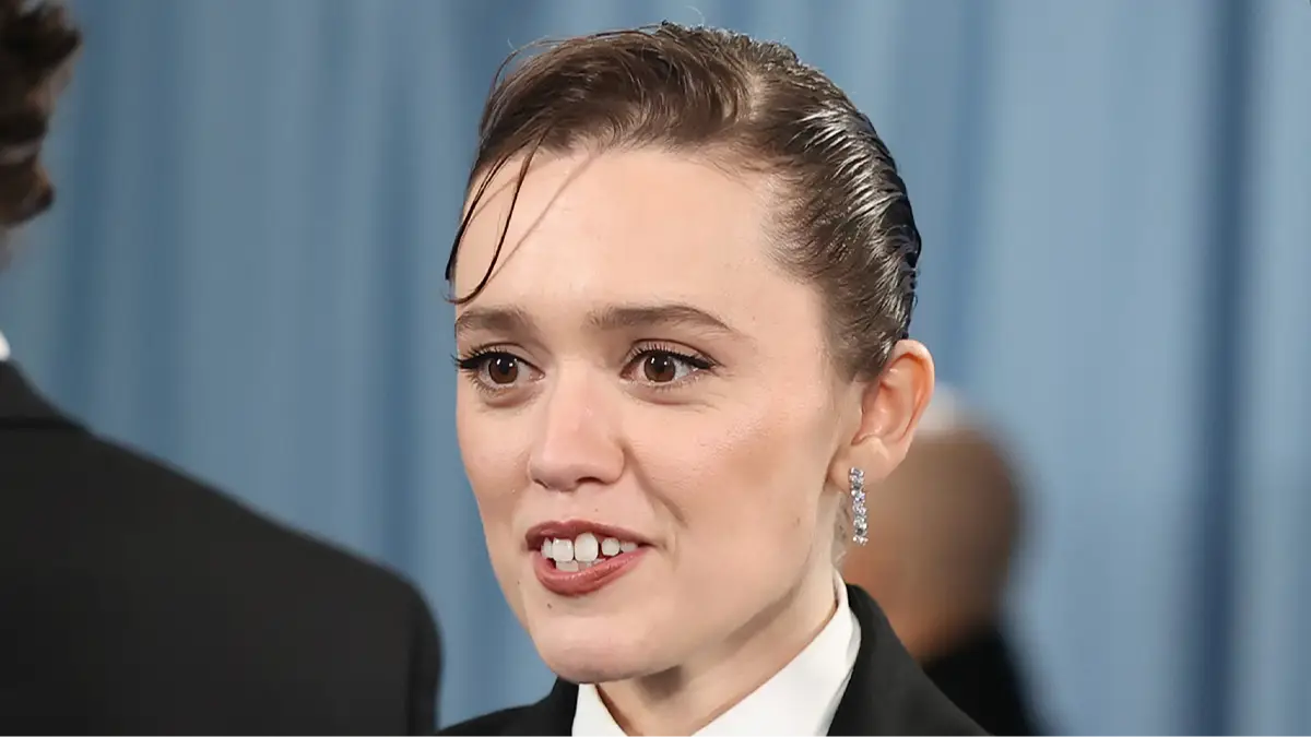 Aimee Lou Wood reveals truth behind viral crying pictures after calling out 'mean and unfunny' SNL skit that mocked her teeth