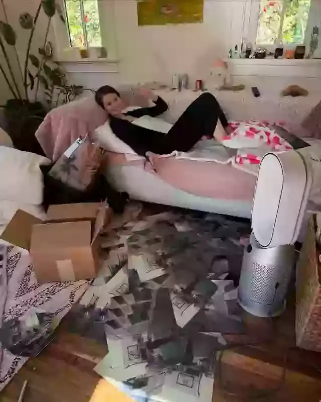 It's right there on the windowsill... (Instagram/selenagomez)